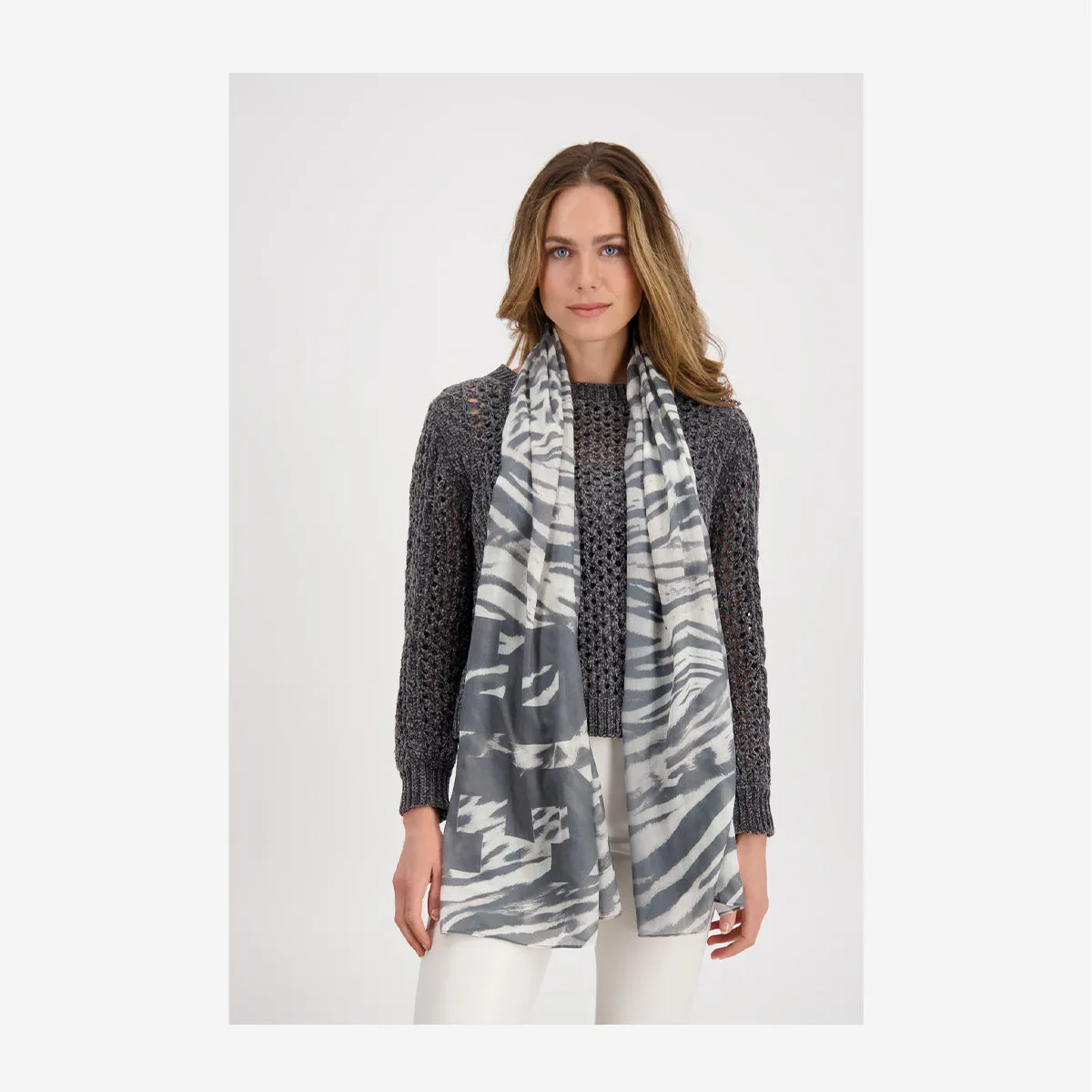 LIGHTWEIGHT ANIMAL PRINT SCARF