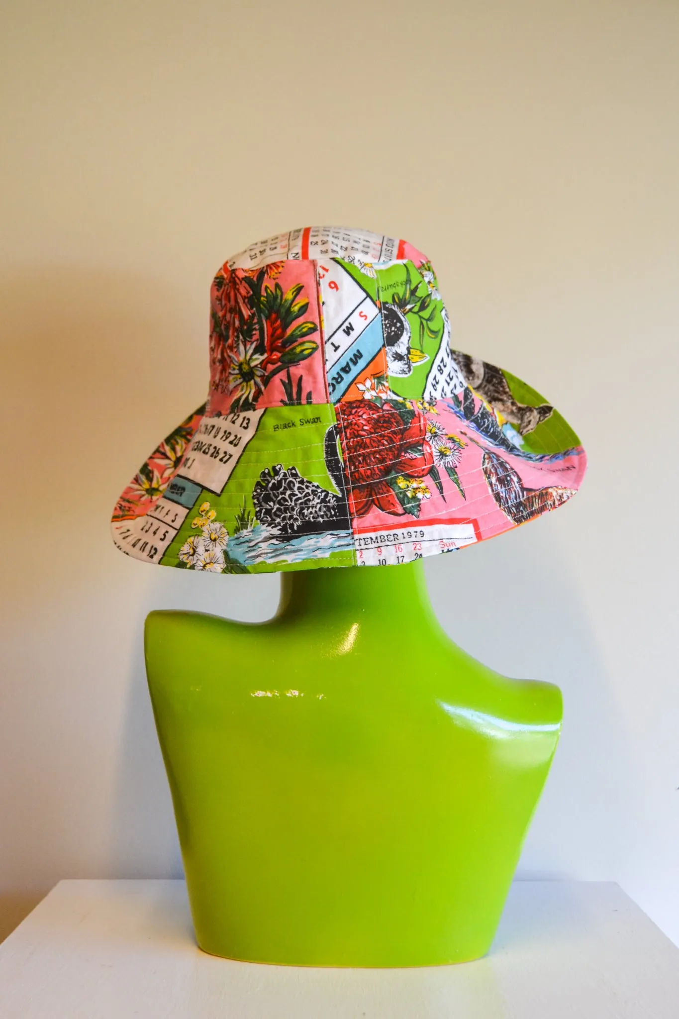Wide Brim Hat | Calendar | Reversible | Medium